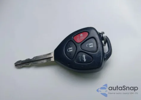 2010 Toyota Camry Le z USA, uszkodzony, nr VIN 4T4BF3EK7AR012435